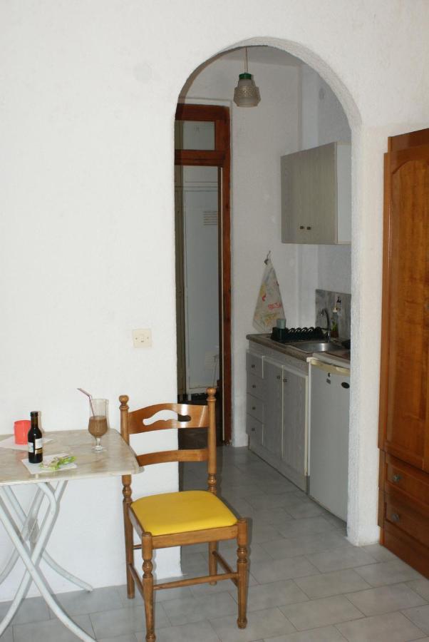 Hotel Agni -Enoikiazomena Diamerizmata Kallithea  Екстер'єр фото